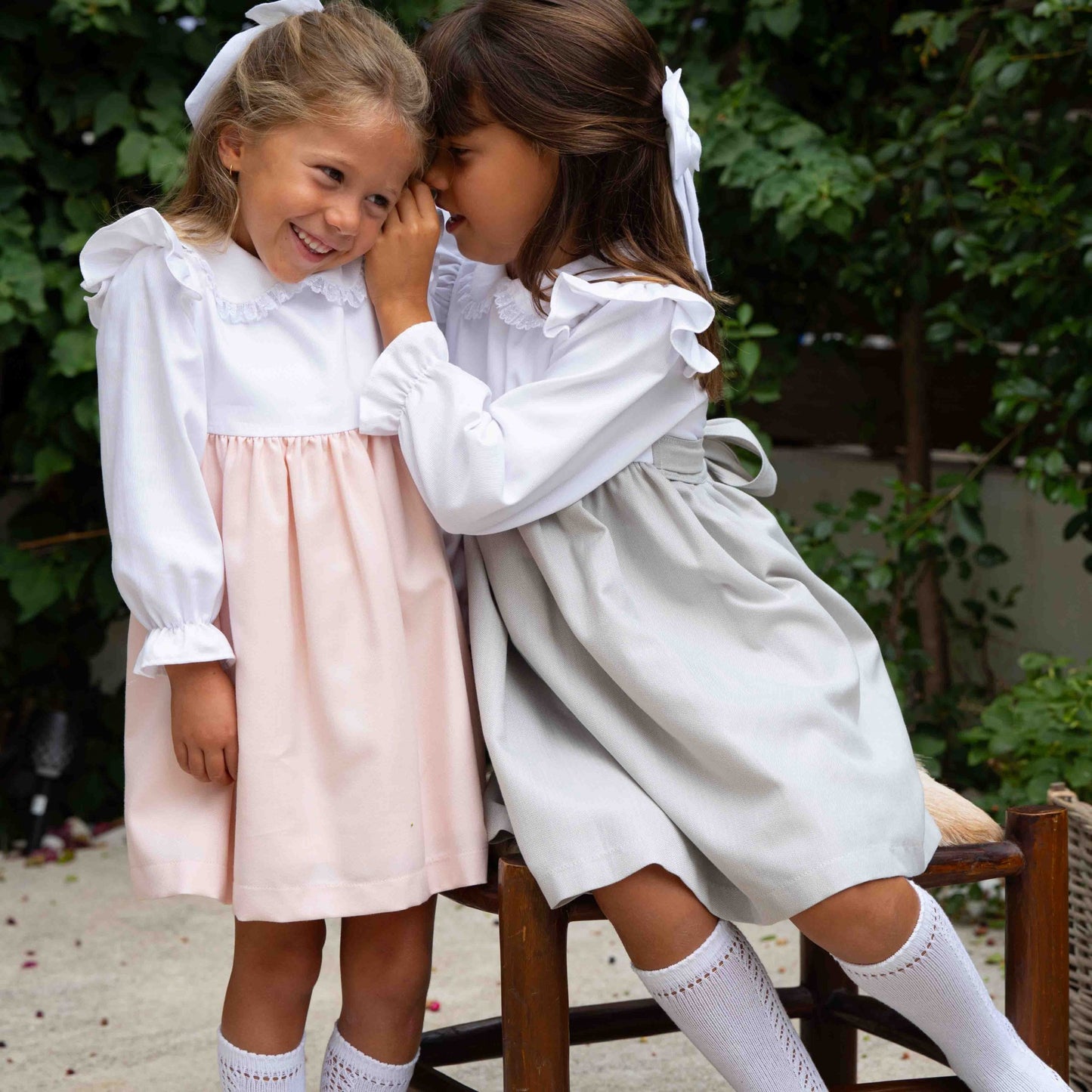 Bow ruffle dress white/grey