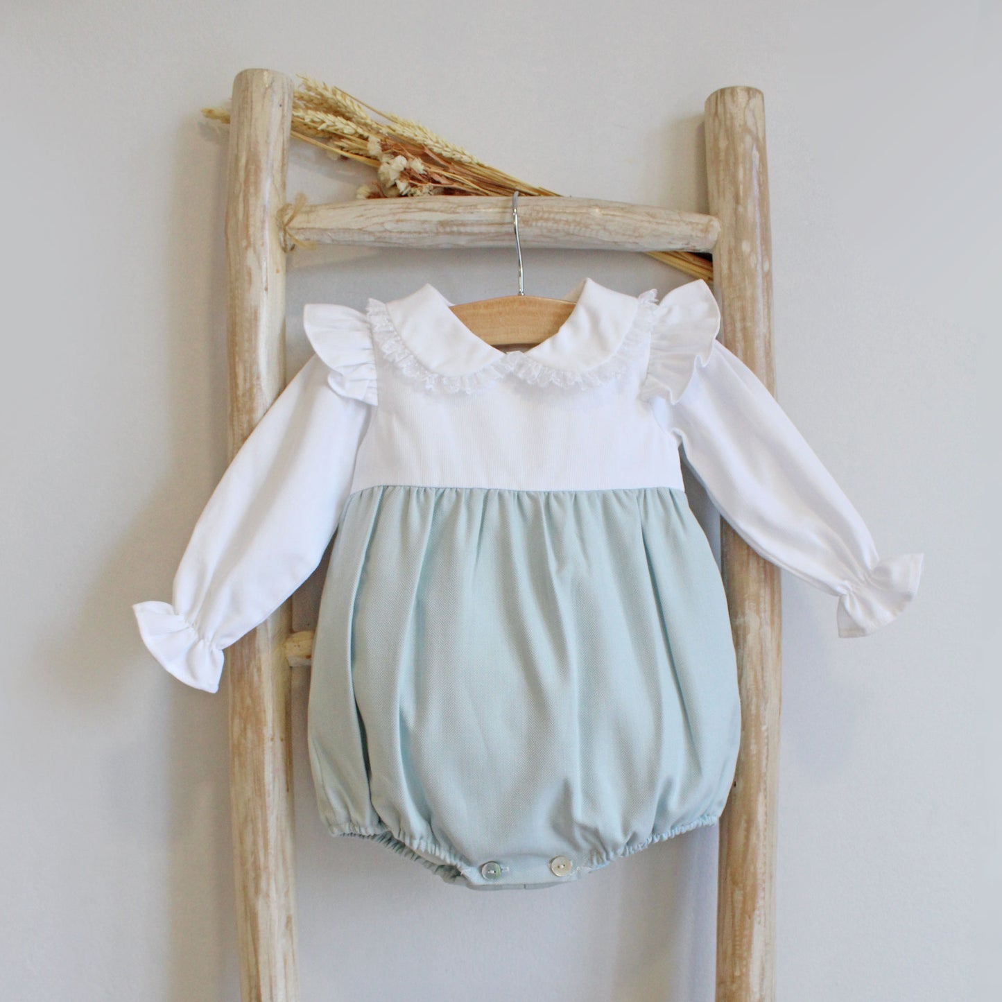 Bow ruffle romper white/green